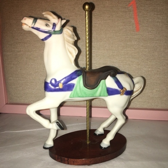 𝅺lot 1 Franklin Mint Carousel Animals - Picture 1 of 13